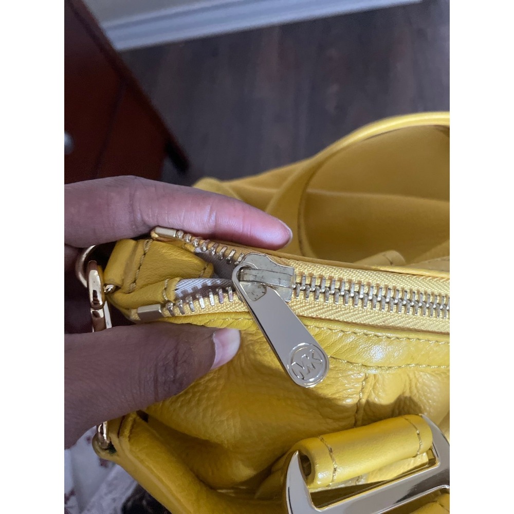 MICHAEL KORS A-0901  YELLOW   Pebbled Leather Large Shoulder Satchel Pocket Tote - Picture 6 of 9